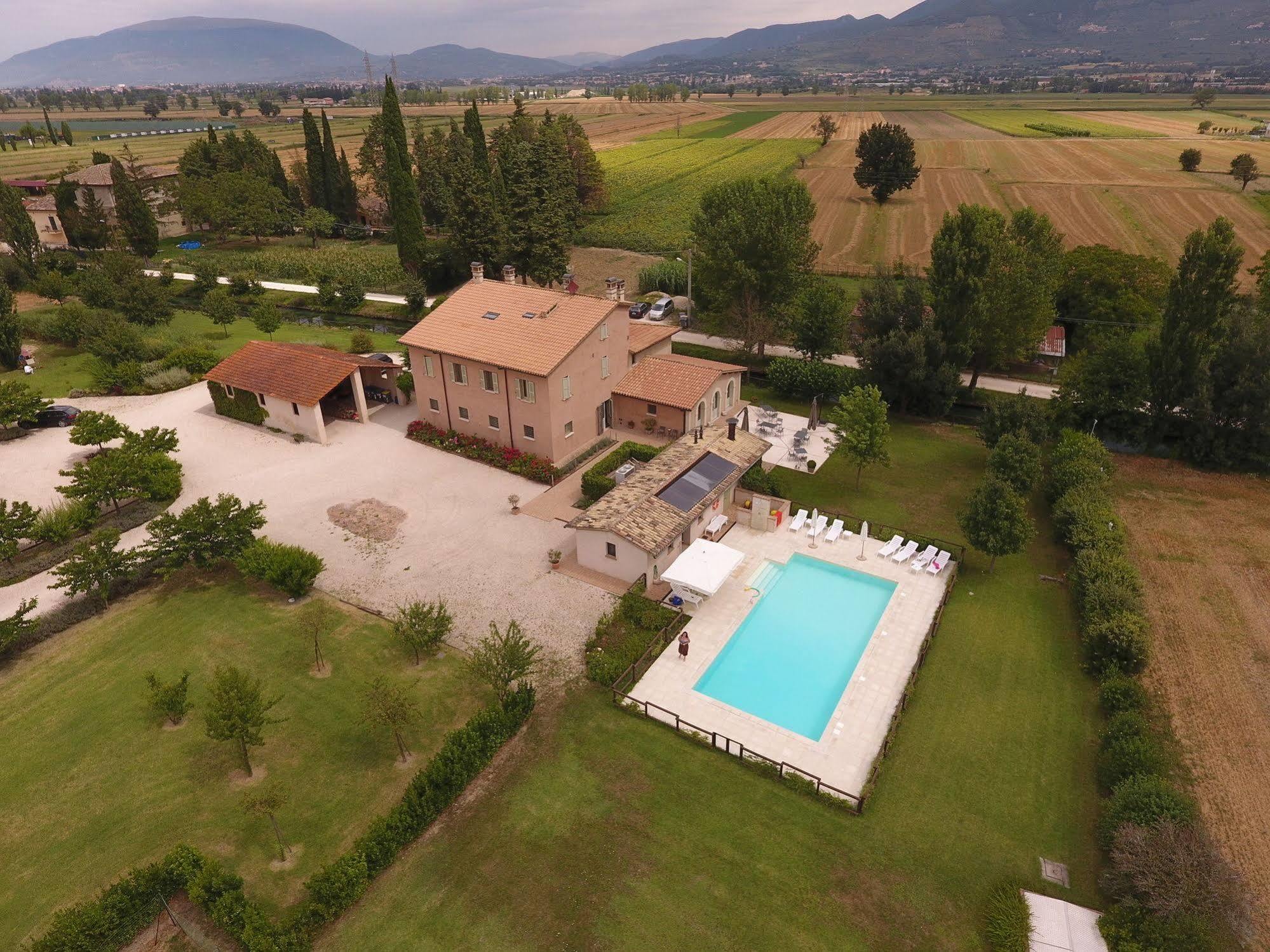 טרווי Country House Casco Dell'Acqua מראה חיצוני תמונה